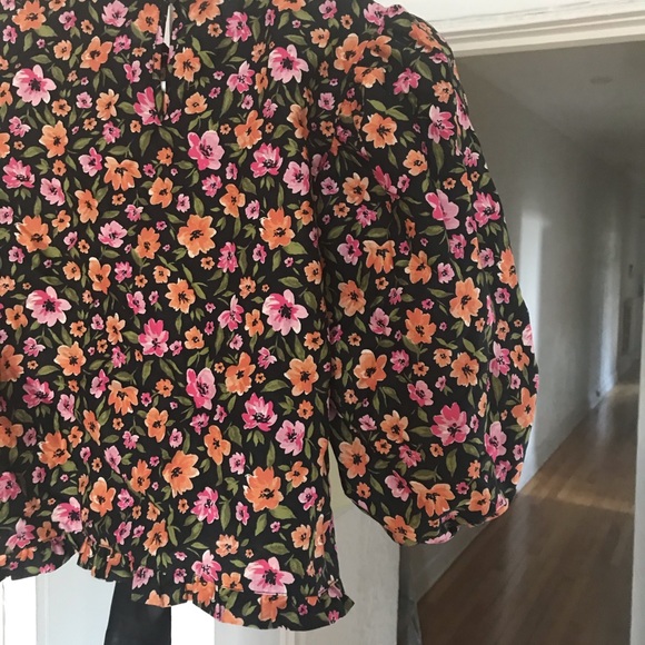 New Puff Sleeve Floral Blouse 💐 - Picture 8 of 11